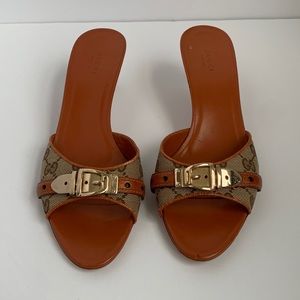 Gucci Logo Kitten Heel Sandals With Gold Buckle